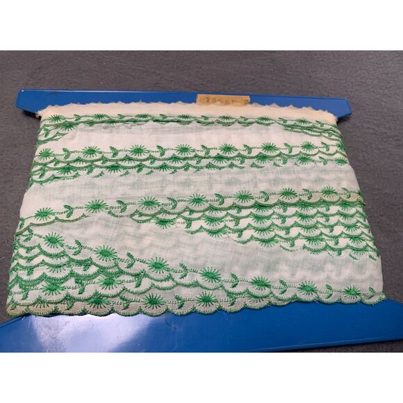 Vintage Green Embroidered Lace Trim 55 Yards Floral Pattern Dainty Scalloped Edg - Picture 3 of 5
